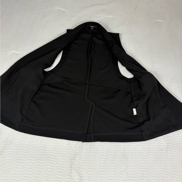 Guess Black Sleeveless Vest - Picture 5 of 9